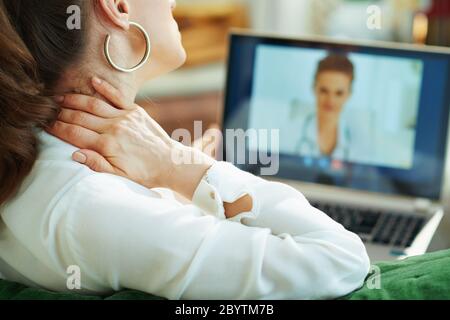 Consultation Woman In Pain Stock Photo Alamy