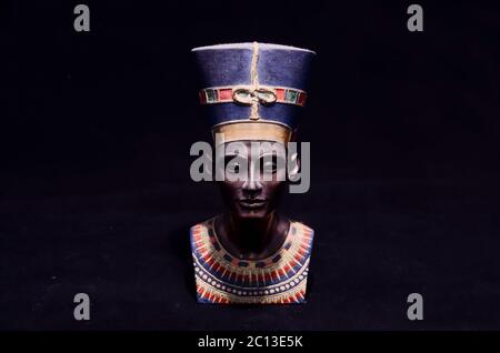 Famous Statuette Bust Of Queen Nefertiti Stock Photo Alamy