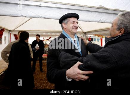 Exclusif Le Depute Du Modem Jean Lassalle Lance Sa Campagne A Bordeaux