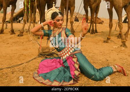 Tejaswini Gautam Perform Odissi Dance In Desert Of Rajasthan Odissi Is