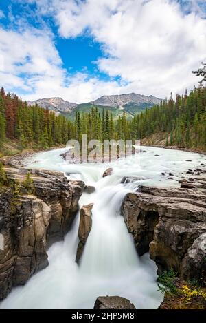 Sunwapta River Jasper National Park Alta Canada Stock Photo Alamy