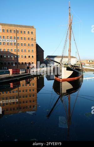 Sailing Barge Gladys In Gloucester Docks Stock Photo Alamy