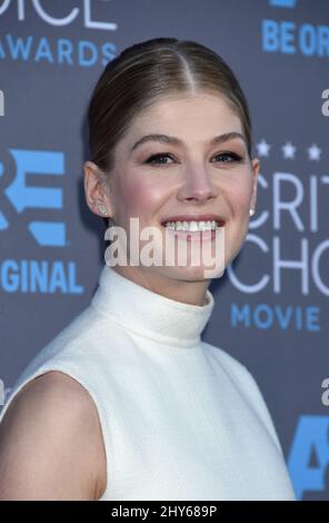 Rosamund Pike Arriving At The 20th Annual Critics Choice Awards Held