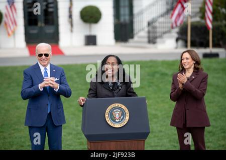 File Kamala Harris Is Sworn In As Vice President By Supreme Court