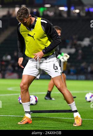 Plymouth Argyle Defender Dan Scarr 6 Warming Up During The Papa John