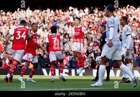 Arsenal S Gabriel Martinelli Centre Celebrates Scoring Their Side S