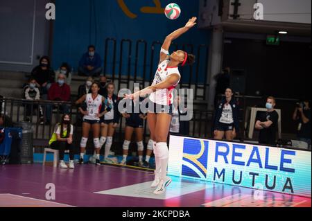 Khalia Lanier Volley Bergamo Spike Vs Sylves Block Il Bisonte