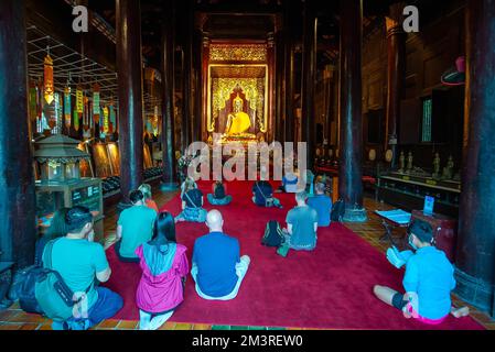 Chiang Mai Thailand 16 12 2022 Thai Buddhist Monks With Well Wishers