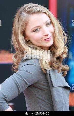 Elisabeth Harnois Poses For Photographers On The Red Carpet At The