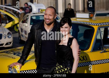 Left To Right Carla Gugino Dwayne Johnson And Alexandra Daddario