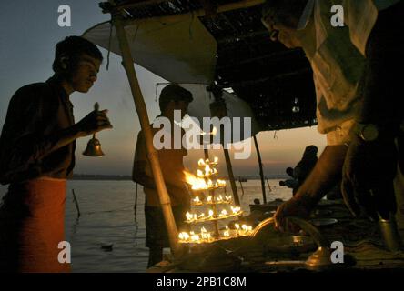 Hindu Devotees Offer Evening Prayers At Sangam The Confluence Of The