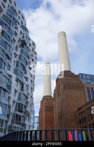 Battersea Power Station With Chimneys Stock Photo Alamy