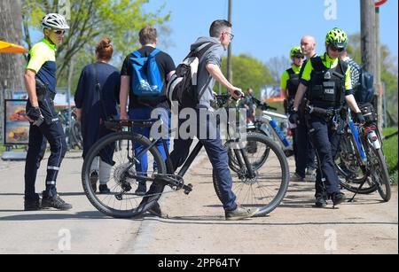 Elbe cycle path Fährgarten Stock Photo Alamy