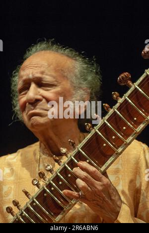 Indian Sitar Virtuoso Pandit Ravi Shankar With His Daughter Anoushka