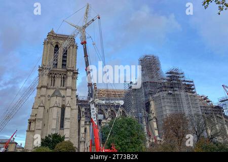 S Dfassade Beim Besuch Der Kathedrale Notre Dame De Paris In Der Am