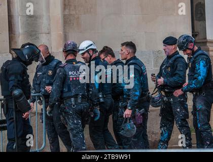 The Team Of Mossos D Esquadra Police Officers Who Cleared The