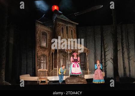 L R Rosie Aldridge Witch Anna Devin Gretel In Hansel And Gretel