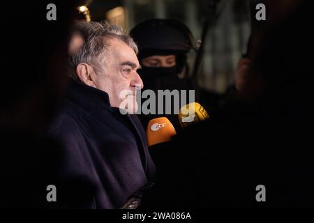 NRW Innenminister Herbert Reul besucht Einsatzkräfte am Kölner Dom 31