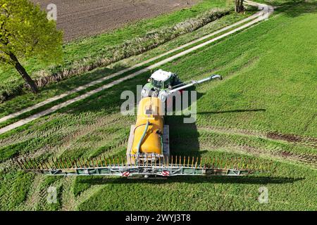 Themenfoto Landwirtschaft Duengen Guelleausbringung Mit Dem