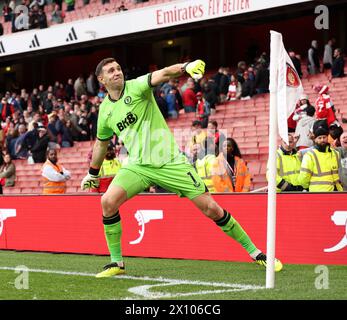 Emiliano Mart Nez Of Aston Villa Celebrates Their Sides Opening Goal