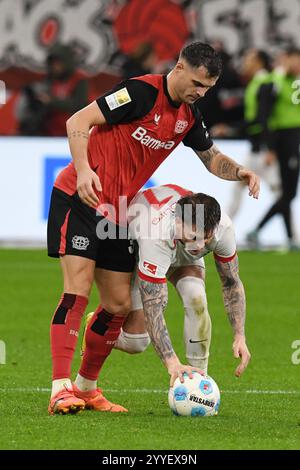 Zweikampf Aktion Lukas Kuebler SC Freiburg SCF 17 Gegen Jamie