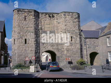 medieval-hotspur-tower-bondgate-alnwick-northumberland-england-uk-a1ke6r.jpg