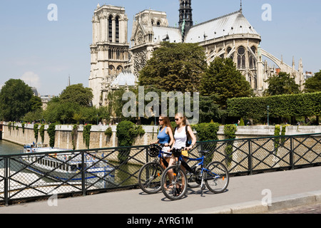 http://l450v.alamy.com/450v/ayrg1m/two-young-beautiful-woman-are-visiting-paris-in-summer-with-bicycle-ayrg1m.jpg
