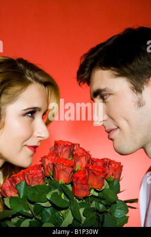 http://l450v.alamy.com/450v/b1p30w/couple-with-red-roses-bouquet-b1p30w.jpg