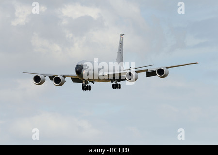 USAF Boeing KC 135R Stratotanker Cockpit Stock Photo Alamy