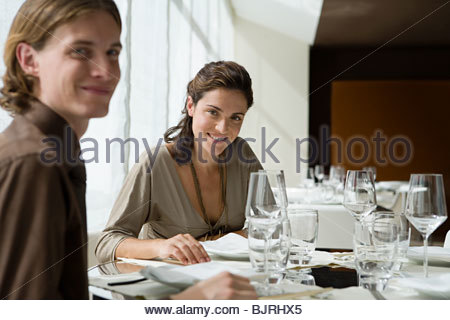 http://l450v.alamy.com/450v/bjrhx5/couple-in-a-restaurant-bjrhx5.jpg