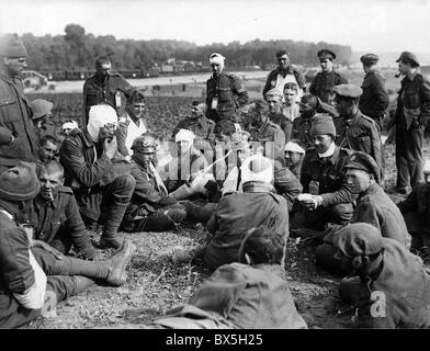 the conditions soldiers experienced on the western front of the wwi Short presentation of trench warfare and trench conditions, used in the trenches dealing with experiences of allied and german soldiers these trenches in france become the western front creating the rain and mud there were heavy amounts of rain during ww1, especially on the western front. the conditions soldiers experienced on the western front of the wwi Short presentation of trench warfare and trench conditions, used in the trenches dealing with experiences of allied and german soldiers these trenches in france become the western front creating the rain and mud there were heavy amounts of rain during ww1, especially on the western front.