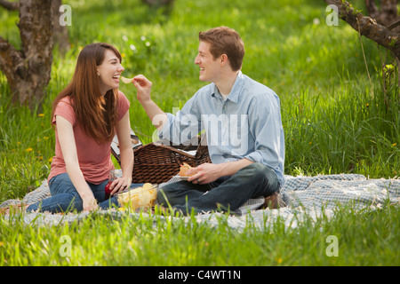 http://l450v.alamy.com/450v/c4wt1n/usautahprovoyoung-couple-having-picnic-in-orchard-c4wt1n.jpg