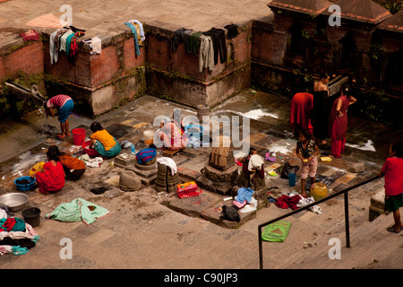 Women washing in a public bath in central Kathmandu, Nepal Stock Photo