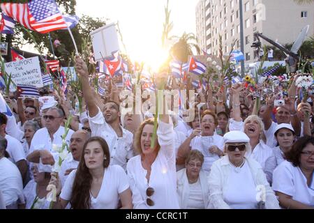 Mar Miami Florida Usa Women Scream Their Support For