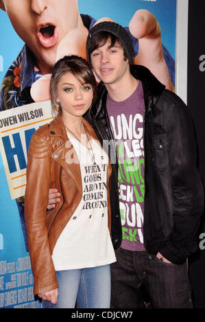 Sarah Hyland And Matt Prokop On Their Way To The Mtv Video Music