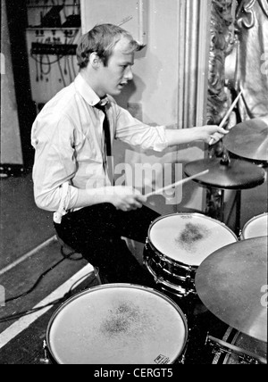 hollies pop group alamy 1964 november tony elliott bobby drummer 1968 below description 1963 left