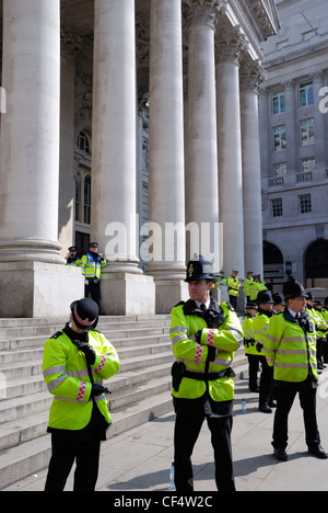 British Policemen And Policewomen Stock Photo Alamy