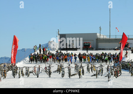 Start Of A Mountain Bike Downhill Run Stock Photo Alamy