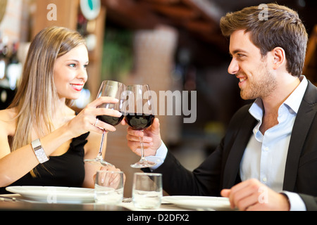 http://l450v.alamy.com/450v/d2dfx2/couple-having-dinner-in-a-restaurant-d2dfx2.jpg