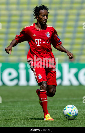 bayerns-ze-roberto-controls-the-ball-during-the-ultimate-champions-d62cje.jpg