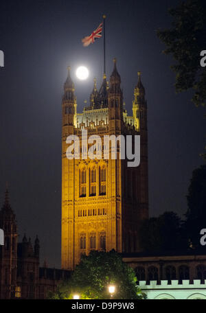 London United Kingdom June Firefighters At The Scene Of The