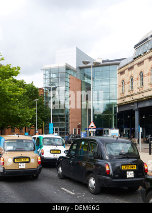 Taxi Rank Outside Piccadilly Railway Station In Manchester Uk Stock