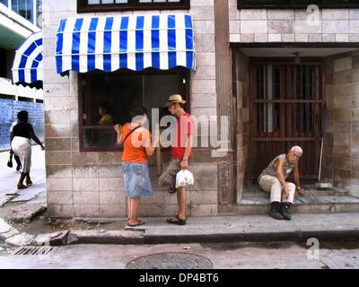 Aug Havana Cuba A Cuban Woman Who Demands Tourists To Pay