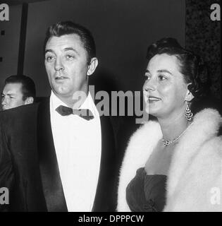 Robert Dorothy Mitchum Stock Photo Alamy