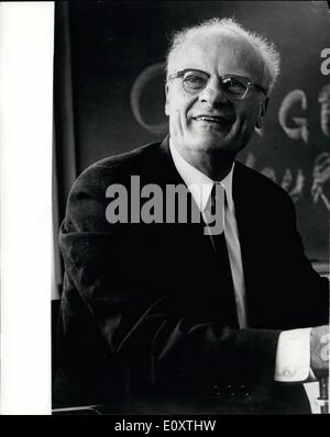 Nobel Prize Winner Professor Hans Bethe Teaching Stock Photo: 69430920 ...