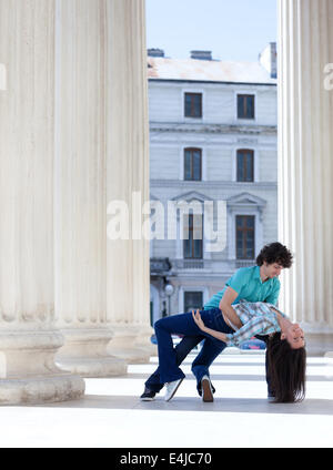 http://l450v.alamy.com/450v/e4jc70/lovely-couple-having-great-quality-time-in-the-city-streets-e4jc70.jpg