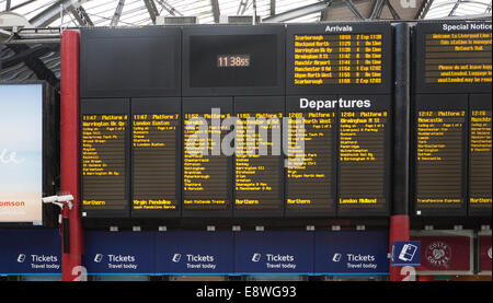 departures board showing arrivals train alamy flights airport information liverpool schedule times