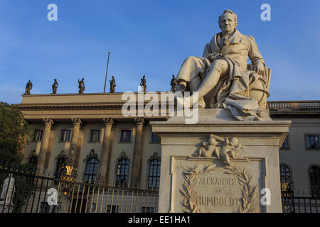 statue-of-alexander-humboldt-lit-by-earl
