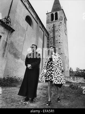 sophia loren marcello wife mastroianni priests alamy moglie del la prete 1970 1971