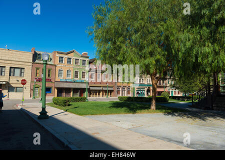 back-to-the-future-hill-valley-town-square-in-universal-studios-theme-eh846w.jpg